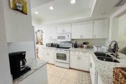 Condo in Sarasota, Florida, 2 bedrooms  № 2201874 - photo 10