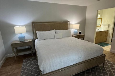 Condo in Sarasota, Florida, 2 bedrooms  № 2201874 - photo 23