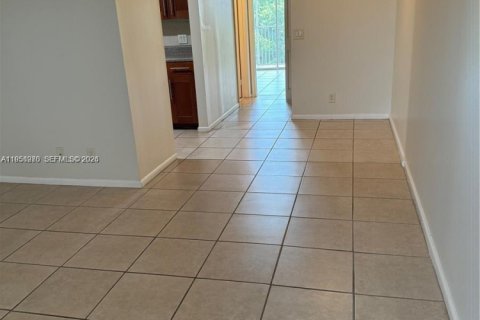 Condo in Pembroke Pines, Florida, 1 bedroom № 2020359 - photo 19