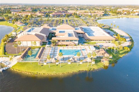 Condo in Pembroke Pines, Florida, 1 bedroom № 2020359 - photo 2