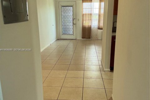 Condo in Pembroke Pines, Florida, 1 bedroom № 2020359 - photo 21