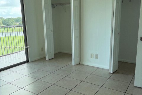 Condo in Pembroke Pines, Florida, 1 bedroom № 2020359 - photo 26
