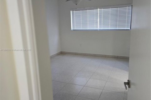 Condo in Miami, Florida, 3 bedrooms  № 1739166 - photo 17