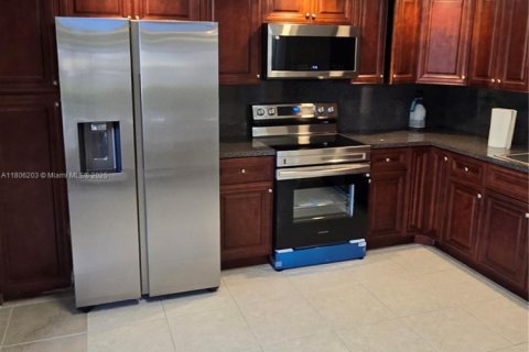 Condo in Miami, Florida, 3 bedrooms  № 1739166 - photo 4