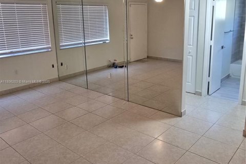 Condo in Miami, Florida, 3 bedrooms  № 1739166 - photo 11