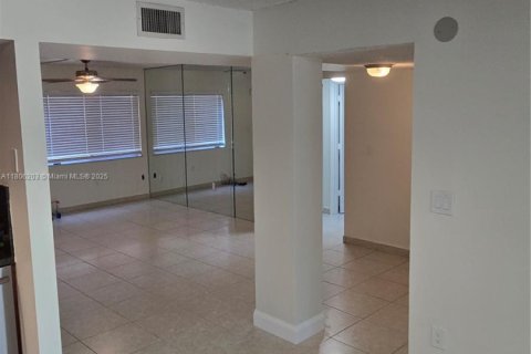 Condo in Miami, Florida, 3 bedrooms  № 1739166 - photo 9