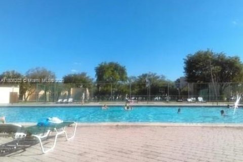 Condo in Miami, Florida, 3 bedrooms  № 1739166 - photo 27