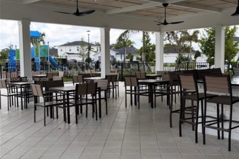 House in Port St. Lucie, Florida 3 bedrooms, 153.66 sq.m. № 2006668 - photo 9