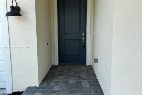 House in Port St. Lucie, Florida 3 bedrooms, 153.66 sq.m. № 2006668 - photo 19