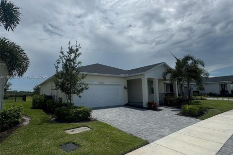 House in Port St. Lucie, Florida 3 bedrooms, 153.66 sq.m. № 2006668 - photo 13