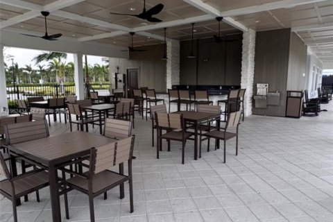 House in Port St. Lucie, Florida 3 bedrooms, 153.66 sq.m. № 2006668 - photo 6