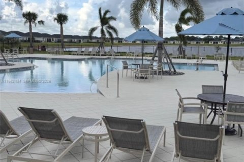 House in Port St. Lucie, Florida 3 bedrooms, 153.66 sq.m. № 2006668 - photo 8