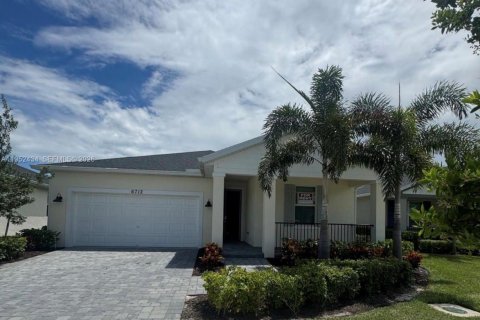 Дом в Порт-Сент-Луси, Флорида 3 спальни, 153.66м2 № 2006668