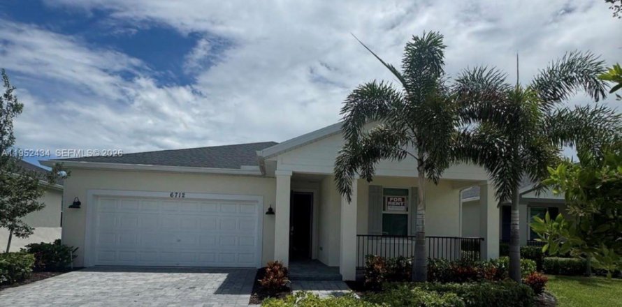 House in Port St. Lucie, Florida 3 bedrooms, 153.66 sq.m. № 2006668