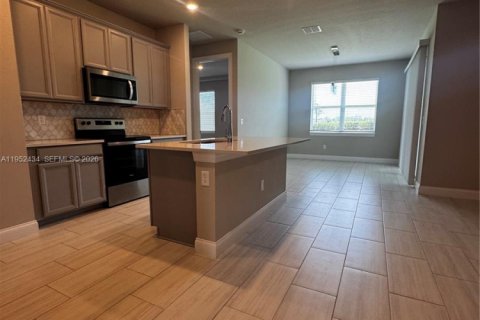 House in Port St. Lucie, Florida 3 bedrooms, 153.66 sq.m. № 2006668 - photo 25