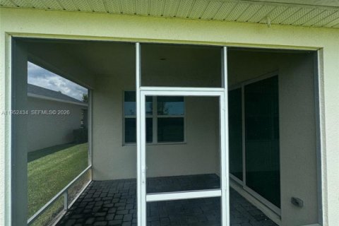 House in Port St. Lucie, Florida 3 bedrooms, 153.66 sq.m. № 2006668 - photo 17