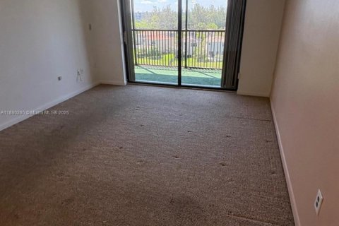Condo in Miami, Florida, 2 bedrooms  № 1922321 - photo 11