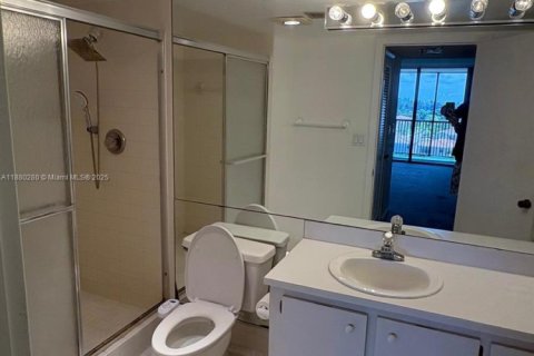 Condo in Miami, Florida, 2 bedrooms  № 1922321 - photo 10