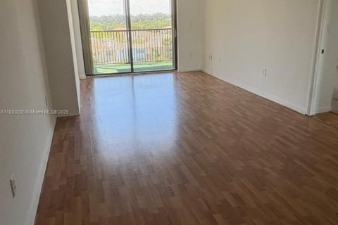 Condo in Miami, Florida, 2 bedrooms  № 1922321 - photo 5