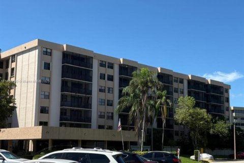 Condo in Miami, Florida, 2 bedrooms  № 1922321 - photo 19
