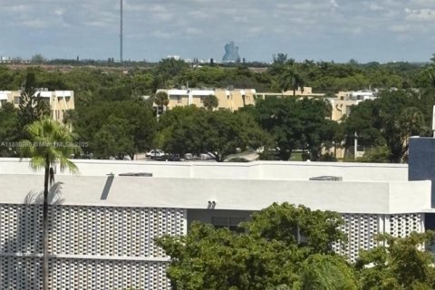 Condo in Miami, Florida, 2 bedrooms  № 1922321 - photo 18