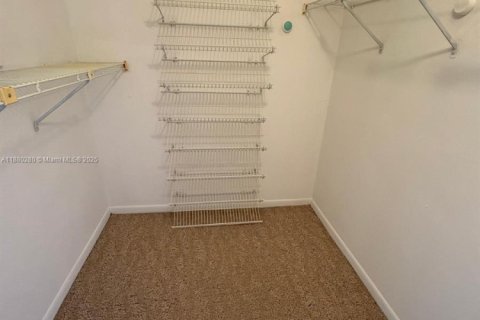 Condo in Miami, Florida, 2 bedrooms  № 1922321 - photo 9