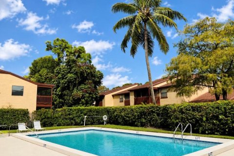 Condo in Royal Palm Beach, Florida, 2 bedrooms  № 2288530 - photo 15