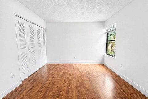 Condo in Royal Palm Beach, Florida, 2 bedrooms  № 2288530 - photo 10