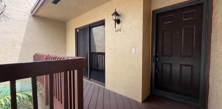 Condo in Royal Palm Beach, Florida, 2 bedrooms  № 2288530