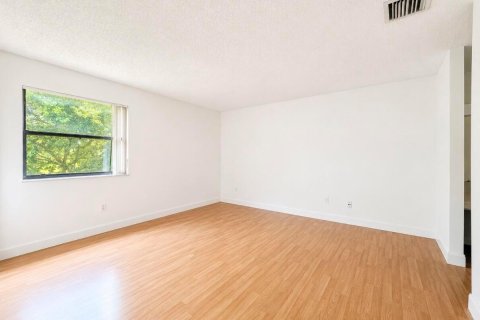 Condo in Royal Palm Beach, Florida, 2 bedrooms  № 2288530 - photo 8