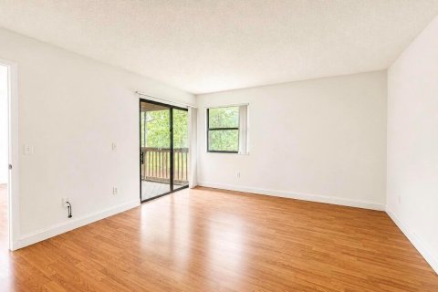 Condo in Royal Palm Beach, Florida, 2 bedrooms  № 2288530 - photo 7