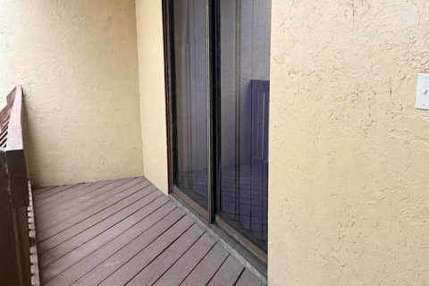 Condo in Royal Palm Beach, Florida, 2 bedrooms  № 2288530 - photo 3