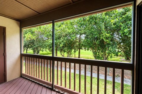 Condo in Royal Palm Beach, Florida, 2 bedrooms  № 2288530 - photo 14