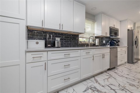 Casa en venta en New Smyrna Beach, Florida, 3 dormitorios, 199 m2 № 1790005 - foto 13
