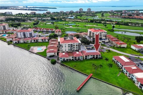 Condo in Saint Petersburg, Florida, 2 bedrooms  № 2361035