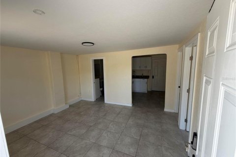 Immobilier commercial à vendre à Lakeland, Floride: 4 chambres, 101.82 m2 № 2403016 - photo 4