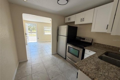 Immobilier commercial à vendre à Lakeland, Floride: 4 chambres, 101.82 m2 № 2403016 - photo 6