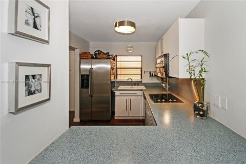 Condominio en alquiler en Miami Beach, Florida, 1 dormitorio, 68.75 m2 № 1953461 - foto 4
