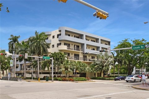Condominio en alquiler en Miami Beach, Florida, 1 dormitorio, 68.75 m2 № 1953461 - foto 29