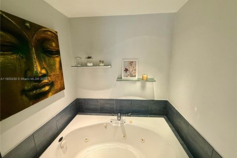 Condominio en alquiler en Miami Beach, Florida, 1 dormitorio, 68.75 m2 № 1953461 - foto 16