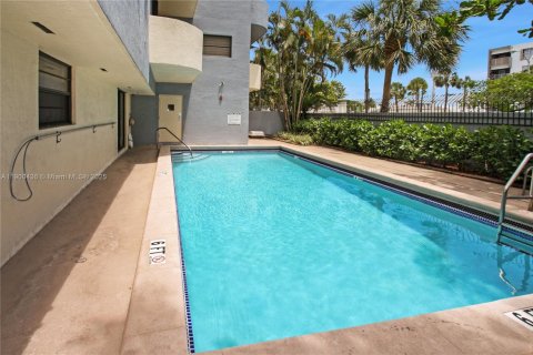 Condominio en alquiler en Miami Beach, Florida, 1 dormitorio, 68.75 m2 № 1953461 - foto 23