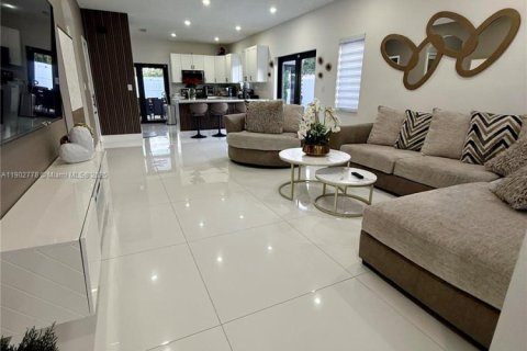Villa ou maison à vendre à Miami, Floride: 3 chambres, 125.33 m2 № 1954208 - photo 2