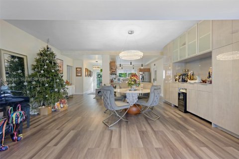 House in North Miami, Florida 3 bedrooms, 144.37 sq.m. № 1995558 - photo 4