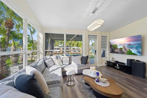 House in North Miami, Florida 3 bedrooms, 144.37 sq.m. № 1995558 - photo 2