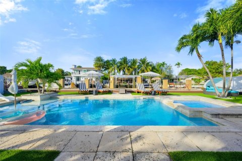 House in North Miami, Florida 3 bedrooms, 144.37 sq.m. № 1995558 - photo 16