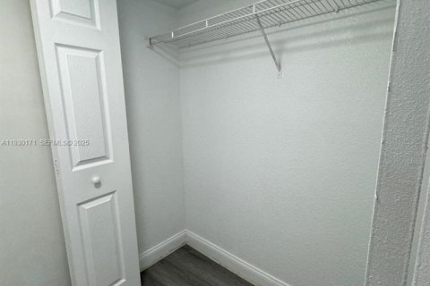 Снять в аренду кондоминиум в Санрайз, Флорида 2 спальни, 87.7м2, № 1988943 - фото 10