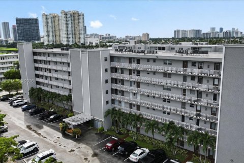 Copropriété à vendre à Hallandale Beach, Floride: 2 chambres, 101.45 m2 № 2087566 - photo 24