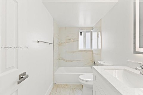 Copropriété à vendre à Hallandale Beach, Floride: 2 chambres, 101.45 m2 № 2087566 - photo 19