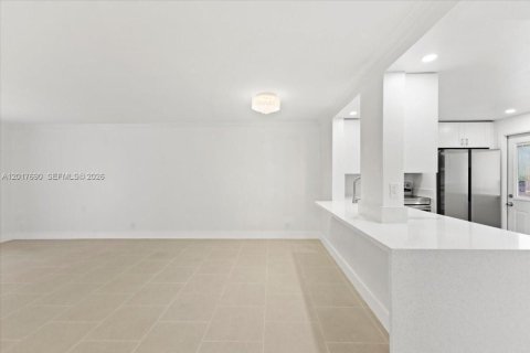 Copropriété à vendre à Hallandale Beach, Floride: 2 chambres, 101.45 m2 № 2087566 - photo 3