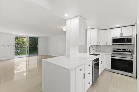 Copropriété à vendre à Hallandale Beach, Floride: 2 chambres, 101.45 m2 № 2087566 - photo 1